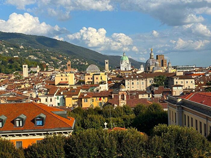 Appartamento trilocale in vendita in Via Fratelli Ugoni, Loggia Garibaldi, Brescia