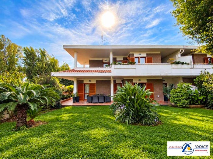 Casa con 6 locali in vendita in via Francesco Provenzale, Q, Latina