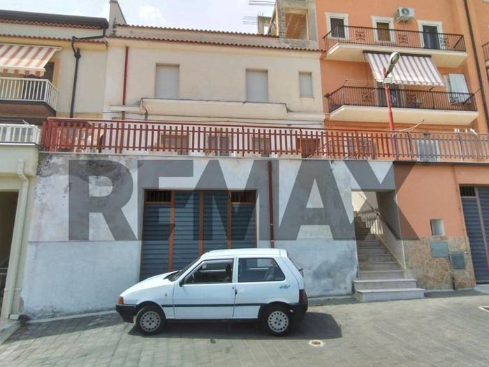 Casa quadrilocale in vendita in Via Umberto Giordano, Carpino