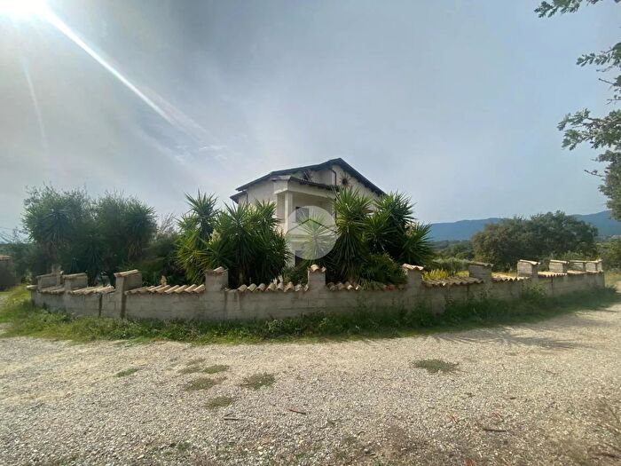 Casa quadrilocale in vendita in Via Serra Lipari, Montalto Uffugo