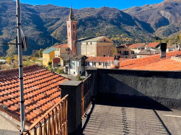 Casa con 6 locali in vendita in Via Novembre, Cosio d'Arroscia