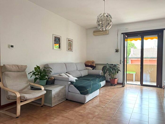 Appartamento quadrilocale in vendita in Piazza Guglielmo Marconi, Centro, Roncà