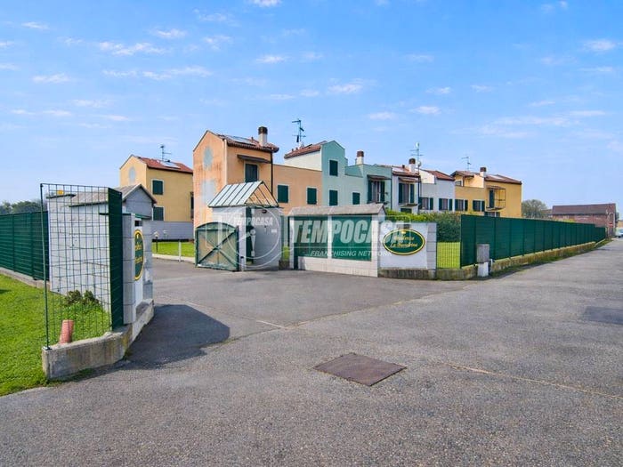 Casa con 5 locali in vendita in Via Roggia Molinara, Biandrate