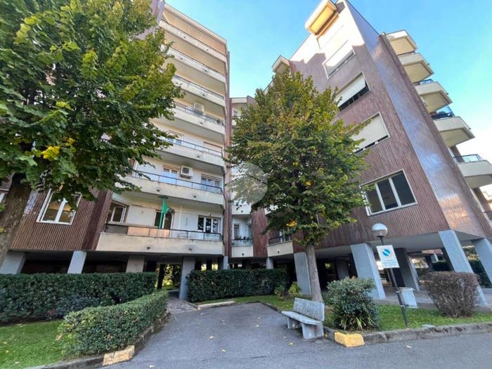 Appartamento trilocale in affitto in VIA VAL D'INTELVI, Baggio, Milano