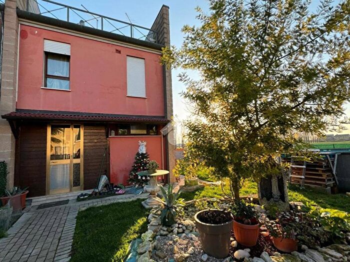 Casa quadrilocale in vendita in via Rialto, Candiana