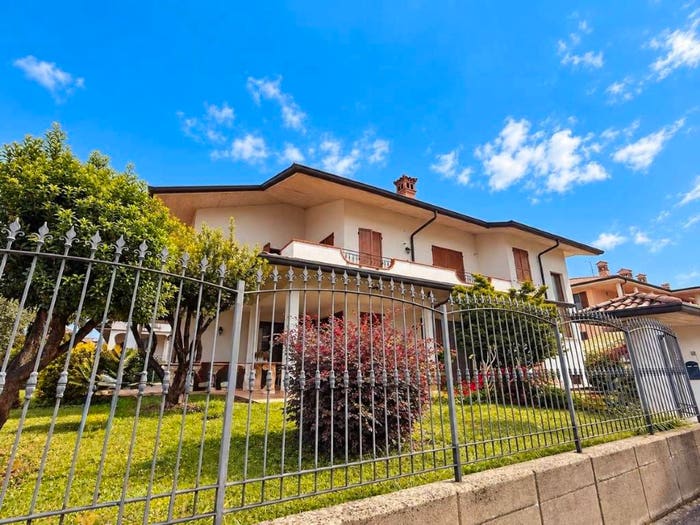 Casa con 6 locali in vendita in via DOMENICO CIMAROSA, Boltiere