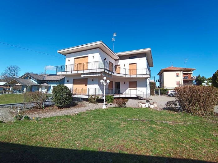 Casa con 6 locali in vendita in Centro, Gozzano