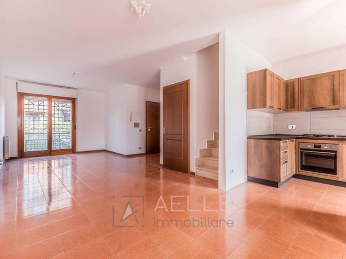 Casa con 6 locali in vendita in Via Franco Gentilini, Acilia, Roma