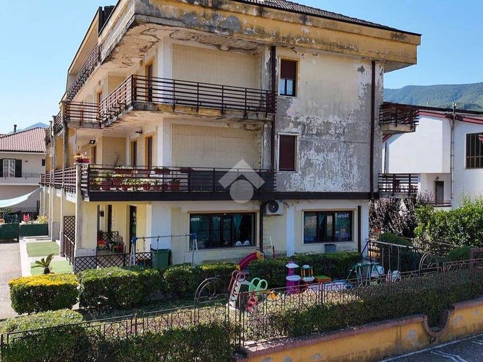 Casa con 6 locali in vendita in Via Aldo Moro, Rotondi