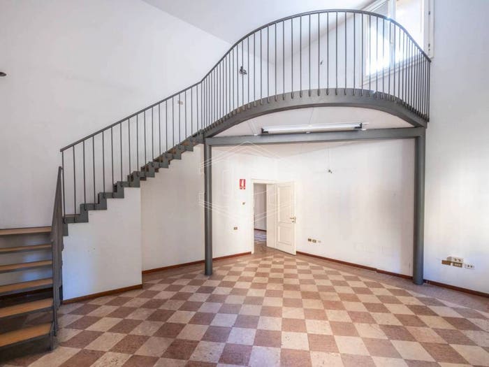 Appartamento quadrilocale in vendita in Strada Maggiore, Santo Stefano, Bologna
