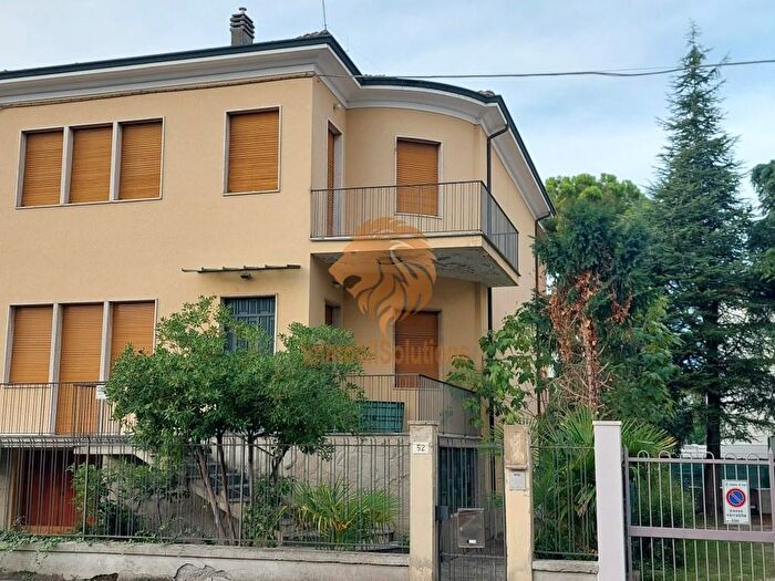 Casa con 10 locali in vendita in Via Francesco Rossi, Forli'