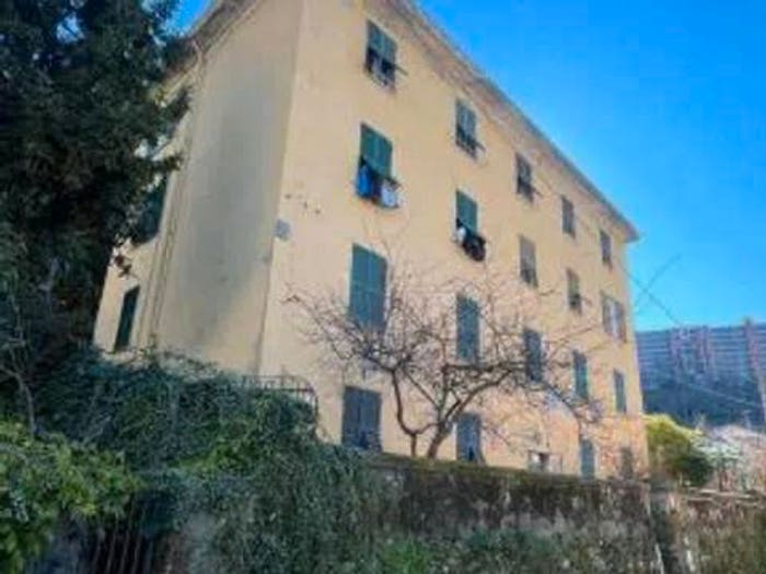Appartamento trilocale in vendita in Via Carnia, Rivarolo, Genova