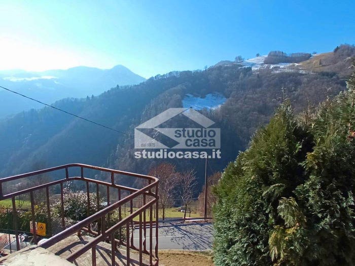 Appartamento trilocale in vendita in Gorno