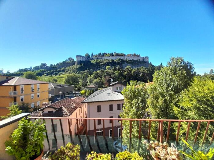 Casa con 6 locali in vendita in Crocifissa di Rosa, Brescia