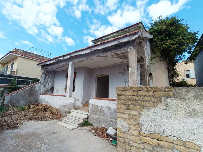 Casa con 6 locali in vendita in Via Verona, Pinetamare, Castel Volturno