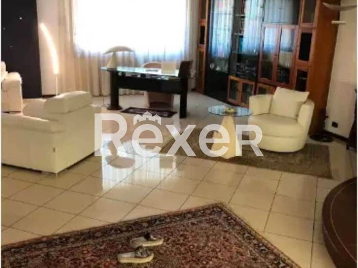 Casa con 6 locali in vendita in Via I Maggio, Leonforte