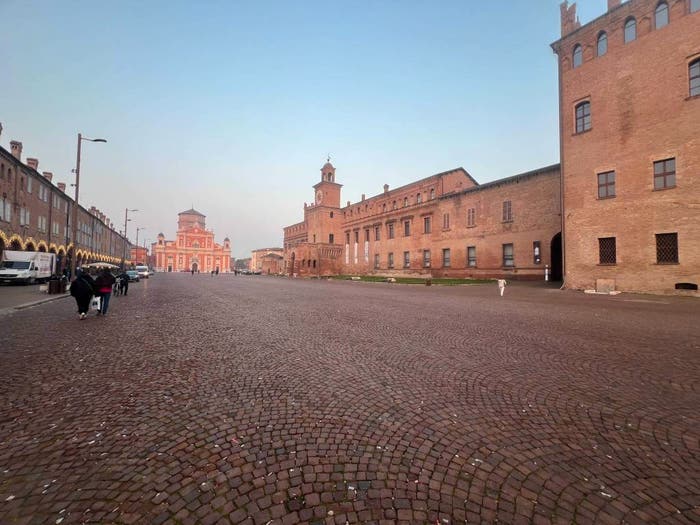 Appartamento con 6 locali in vendita in Piazza dei Martiri, Centro Storico, Carpi