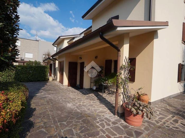 Casa con 6 locali in vendita in Via Raimondo Montecuccoli, Centro, Formigine