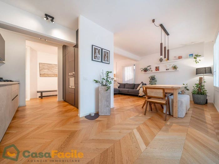 Appartamento quadrilocale in vendita in Corso Camillo Benso di Cavour, Centro Urbano, Cesena