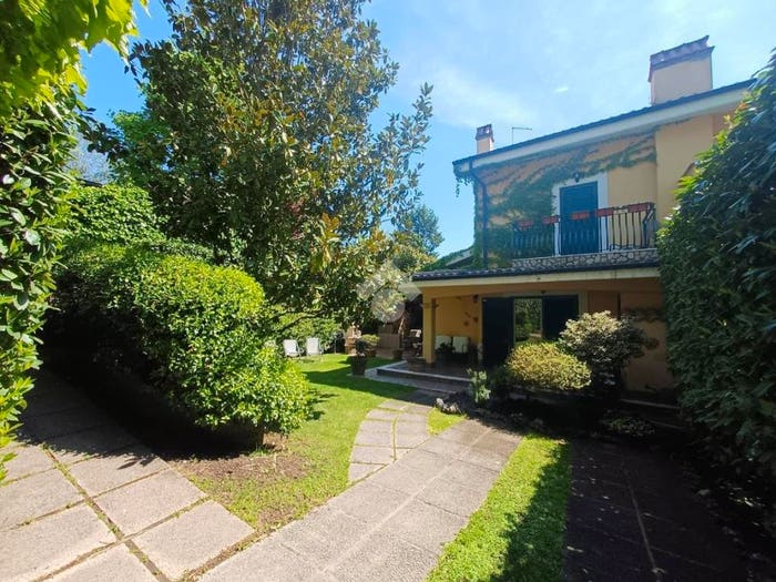 Casa quadrilocale in vendita in Viale L Van Beethoven, Nepi