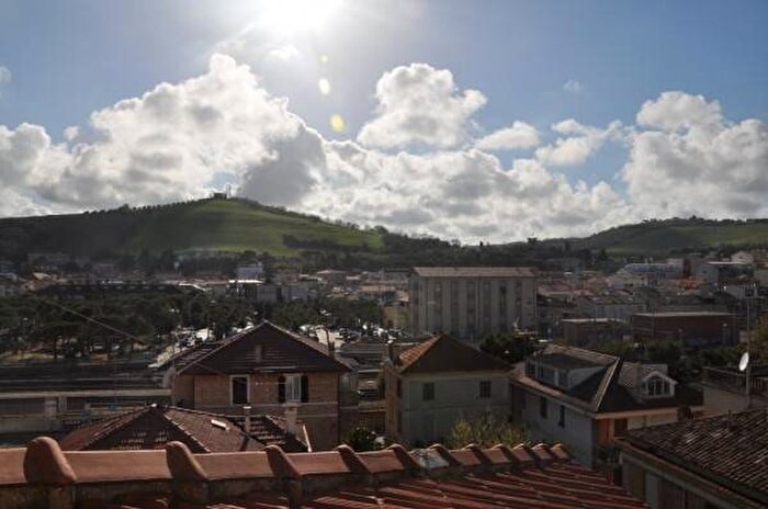 Appartamento con 6 locali in vendita in VIALE DELLA VITTORIA, Porto San Giorgio