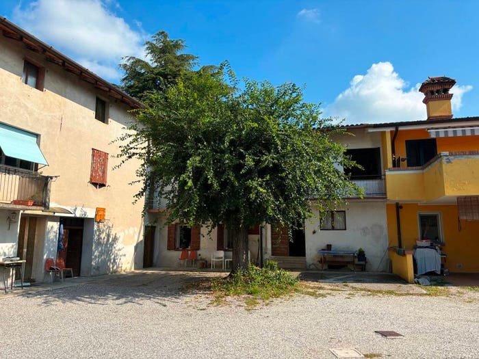 Casa quadrilocale in vendita in Piazza Vittoria, Capriva del Friuli