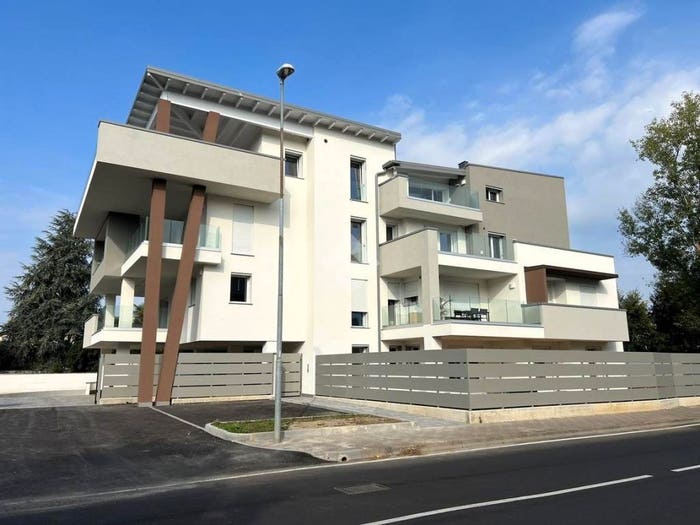Appartamento trilocale in vendita in Via Cesare Battisti, Carugate