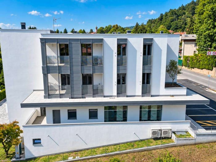 Appartamento trilocale in vendita in Via Vittorio Veneto, Luvinate