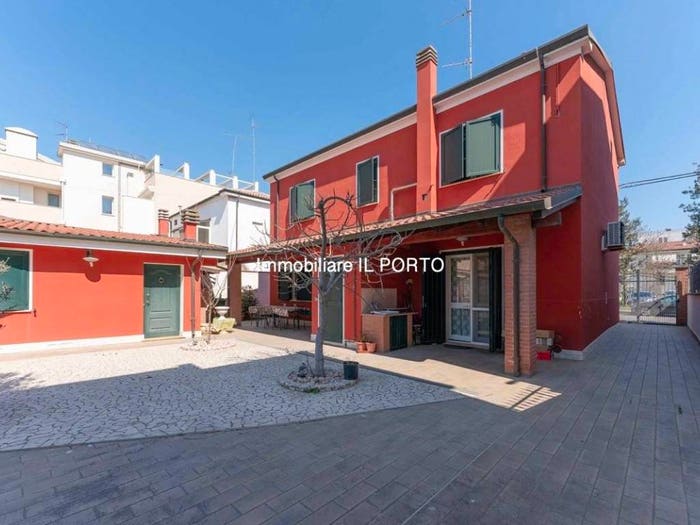 Casa con 6 locali in vendita in via ugo bassi, Porto Garibaldi, Comacchio