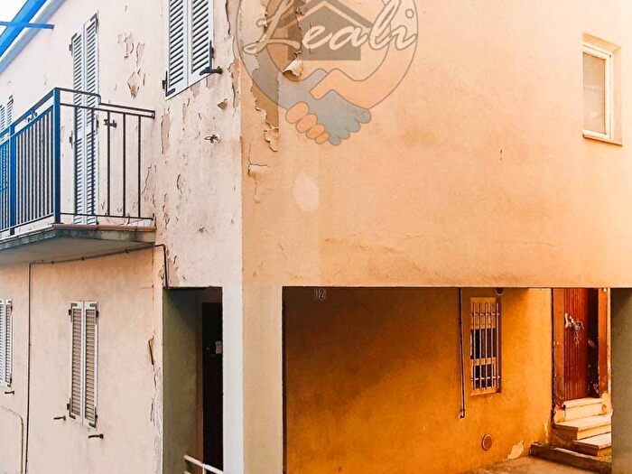Casa con 6 locali in vendita in Vicolo Alto Via Solferino, Centro, Montegranaro