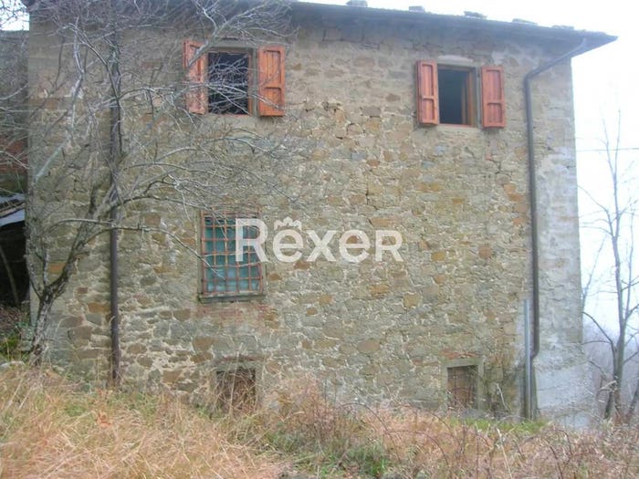 Casa con 6 locali in vendita in Strada da Poggio Vertelli a Battifolle, Castel San Niccolò