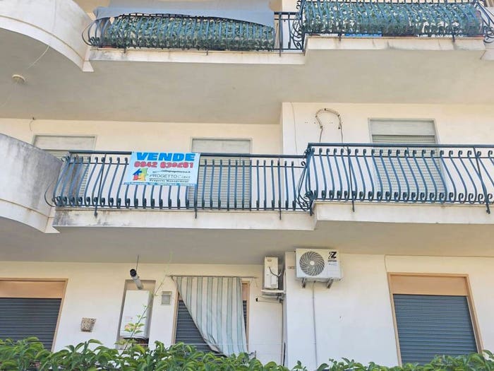 Appartamento quadrilocale in vendita in Corso Delle Province, Gaggi