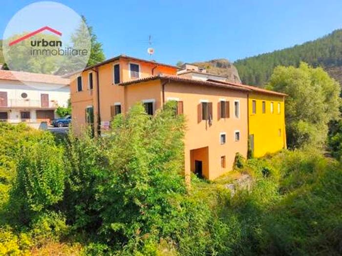 Appartamento quadrilocale in vendita in Via Picente, Centro, Montereale