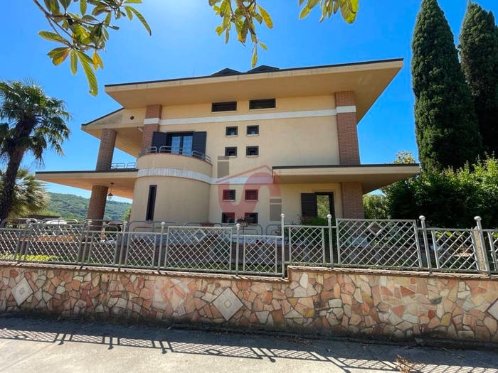 Casa con 6 locali in vendita in Via Luigi Sturzo, Santa Colomba, Benevento