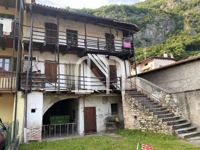 Casa con 6 locali in vendita in Via Scipione Salvotti, Centro, Mori
