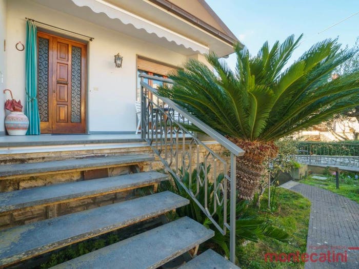 Casa con 6 locali in vendita in Via Maona, MontecatiniTerme
