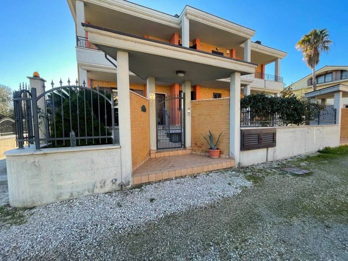 Casa con 6 locali in vendita in Via Roma, Villa Rosa, Martinsicuro