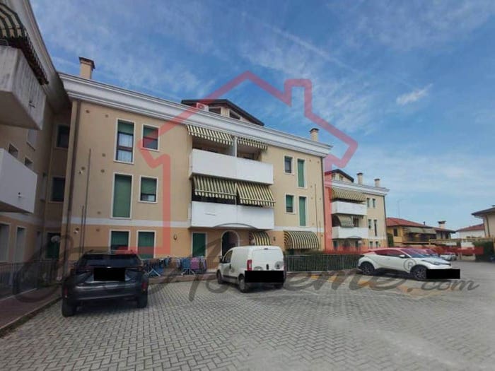 Appartamento quadrilocale in vendita in Via Cesare Battisti, Centro, Paese