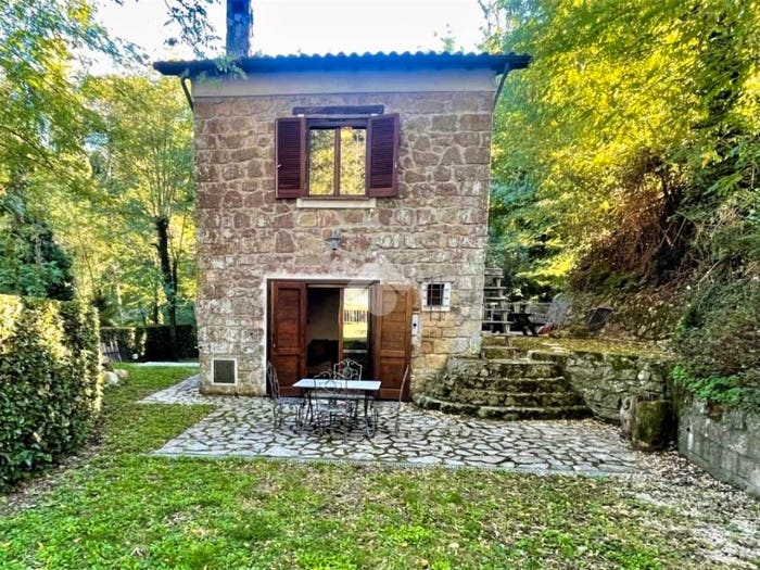 Casa quadrilocale in vendita in Via del Mattatoio, Centro, Valentano