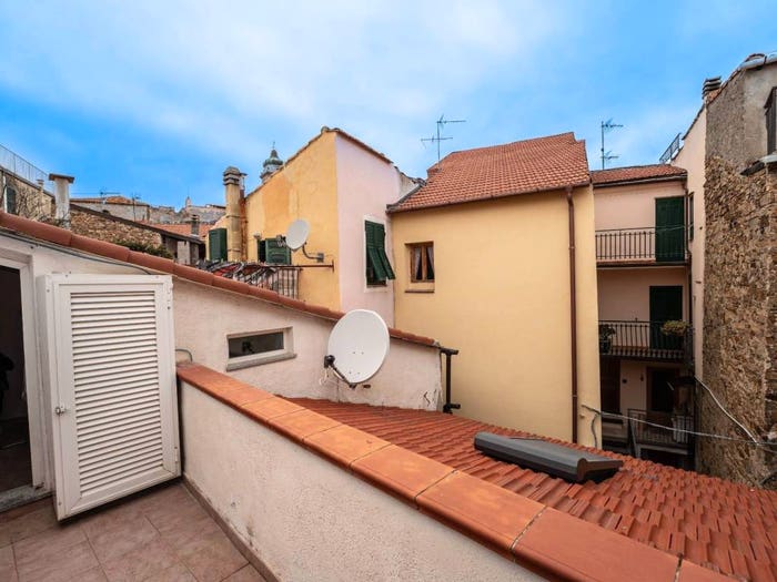Appartamento con 6 locali in vendita in Civezza