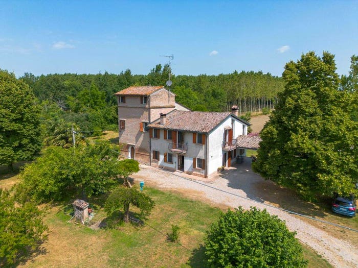 Casa con 6 locali in vendita in Via Argine Sinistro Panaro, Finale Emilia