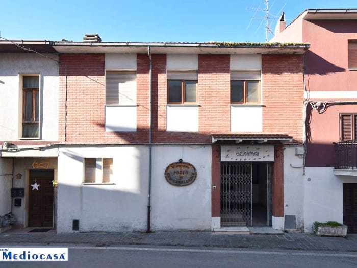 Casa con 6 locali in vendita in Centro, Bomba