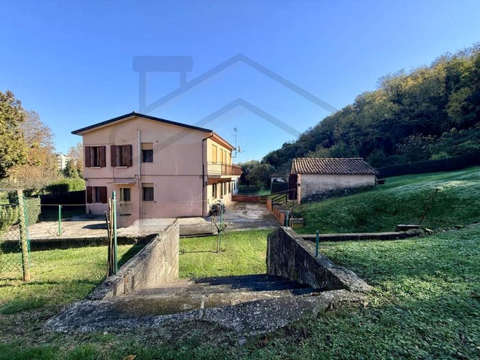 Casa con 5 locali in vendita in Via Enrico Fermi, Montegrotto Terme