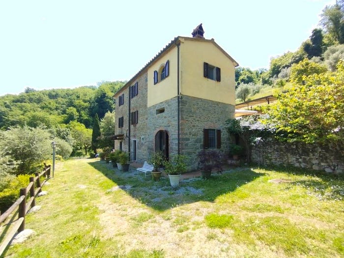 Casa con 6 locali in vendita in Via Carraia, Quarrata