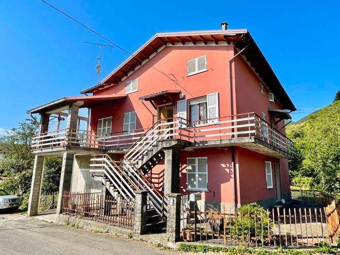 Casa con 6 locali in vendita in Via Senato, Tarsogno, Tornolo