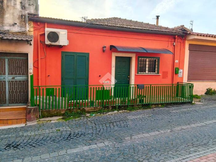 Appartamento trilocale in vendita in via manzoni, Centro, Lariano