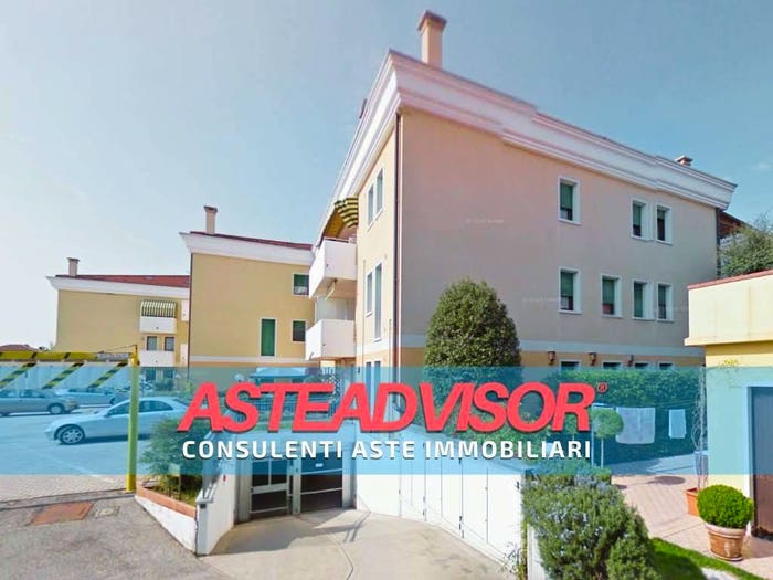 Appartamento con 5 locali in vendita in Via C Battisti C, Centro, Paese