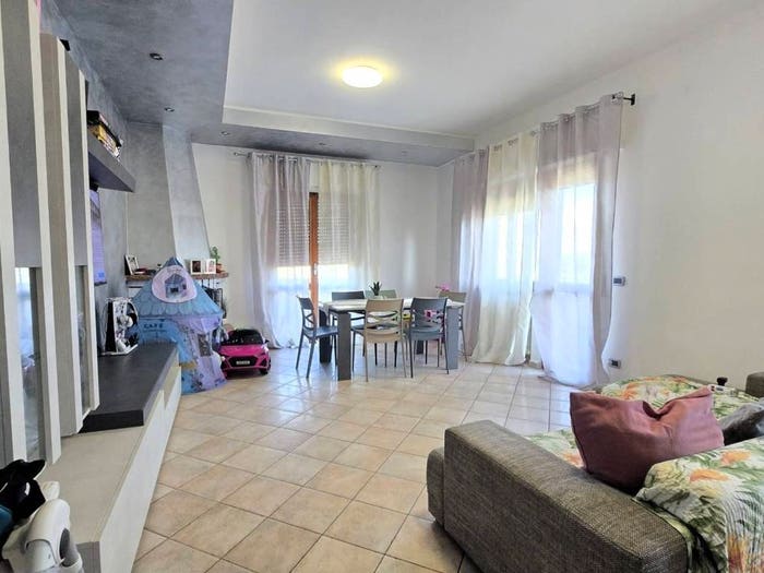 Appartamento trilocale in vendita in Località Saccoccia, Teramo