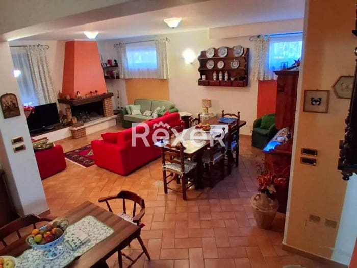 Casa con 6 locali in vendita in Via Cantone, Introdacqua