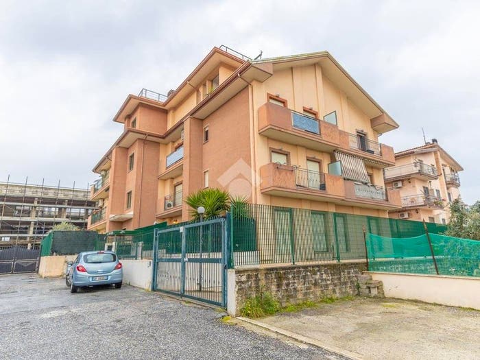 Appartamento trilocale in vendita in VIA MASSA DI SAN GIULIANO, Castelverde, Roma